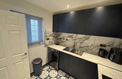 Gloucester Apartment | Gloucester - Apartment - Sleeps 2 - Parking - 97WS