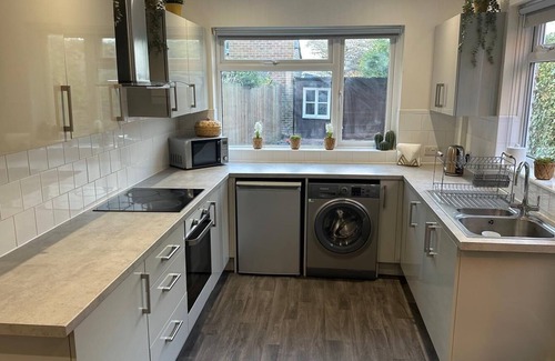 Gloucester House | Gloucester House - 5 Bed Home - Sleeps 10 - Wifi