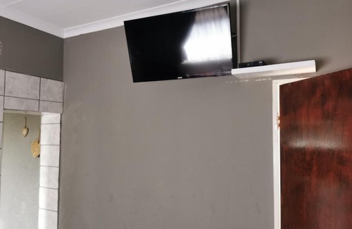 Riebeeckstad House | Gluckman Drive Guesthouse