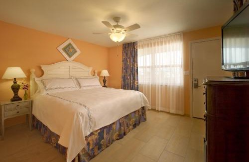Key Colony Beach Hotel | Glunz Ocean Beach Hotel and Resort