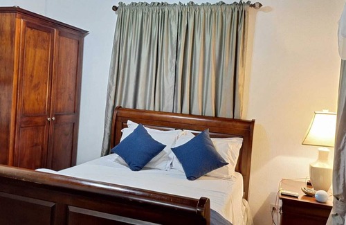 Wotton Hotel | GoBajac