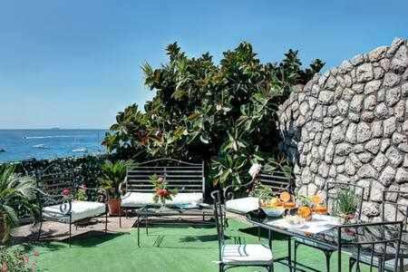 Marina del Cantone Apartment | GOCCE VILLAS - Ginestra beach suite