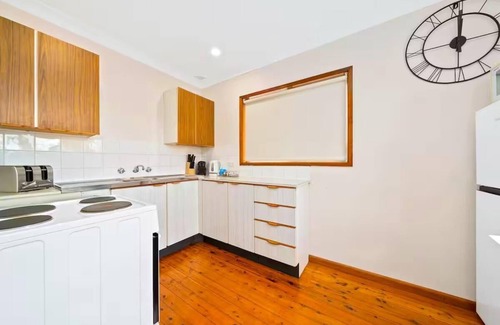 Blackheath Cottage | Godfrey's Cottage - Comfortable Home, 3 Bedroom, Deck, Reverse Cycle A/C, BBQ