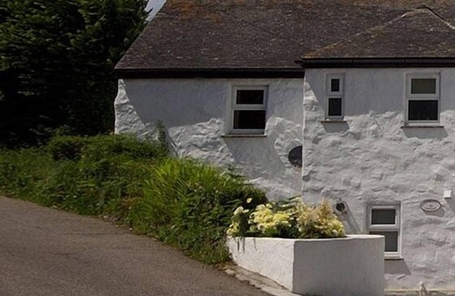 Angarrack Cottage | GODREVY COTTAGE, family friendly, with hot tub in Hayle
