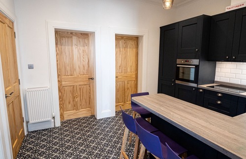 Largs Cottage | Gogo Vale Apartment - an apartment that sleeps 4 guests in 2 bedrooms