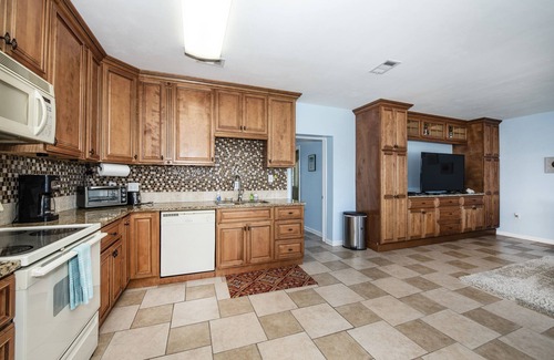 Panacea Condo | Going Coastal in Panacea, Wraparound Balcony, Bay & Marina View, Pool, NO BOATS