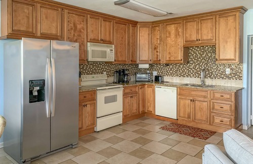 Panacea Condo | Going Coastal in Panacea, Wraparound Balcony, Bay & Marina View, Pool, NO BOATS