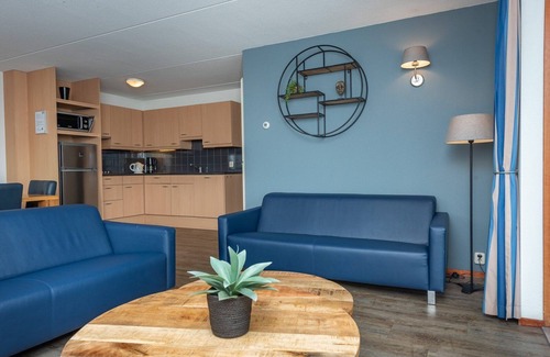 Dronten Cabin | Going on holiday with the entire family? Stay at our freestanding bungalow with a view of the Veluwemeer or at the courtyard garden.