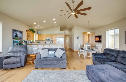 Gold Beach House | Gold Beach Retreat: Private Hot Tub + Ocean Views!