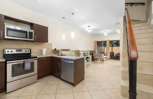 Esmeralda House | Gold Coast Townhouse with 2BR at Diamante 48 by Bocobay