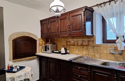 Nikos Kazantzakis Apartment | Gold King Apartment