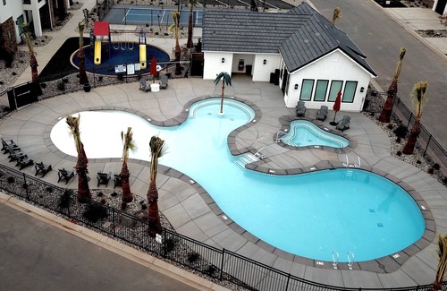 Washington Fields House | 🏆 Gold Rush 🏆 -Modern Decorated Townhome/Xbox fun!