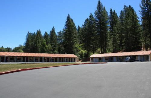 Apple Hill Hotel | Gold Trail Motor Lodge