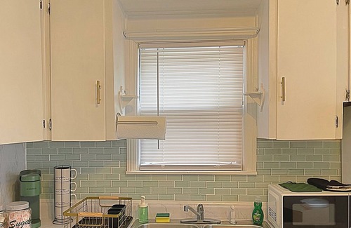 Whittaker Apartment | Golden Retreat | Near Downtown Ypsilanti