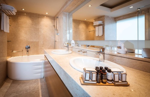 Ilisia Hotel | Golden Age Hotel