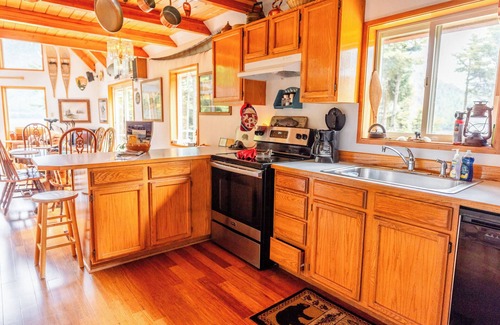 Sitka House | Golden Alaska Lodge - Rustic Cabin Rental in Sitka
