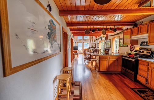Sitka House | Golden Alaska Lodge - Rustic Cabin Rental in Sitka