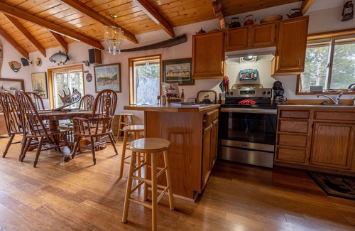 Sitka House | Golden Alaska Lodge - Rustic Cabin Rental in Sitka
