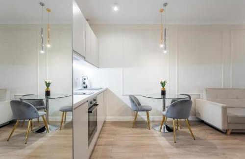 Mirow Apartment | Golden Apartments - Luxury Stay for up to 15 Guests in Mennica Residence, Warsaw Center