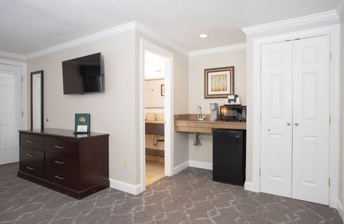 Bartlett Hotel | Golden Apple Inn