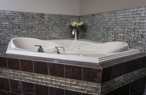 Bartlett Hotel | Golden Apple Inn