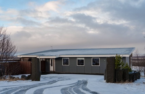 Fludir Villa | Golden Circle Villa - Hot Tub & Sauna