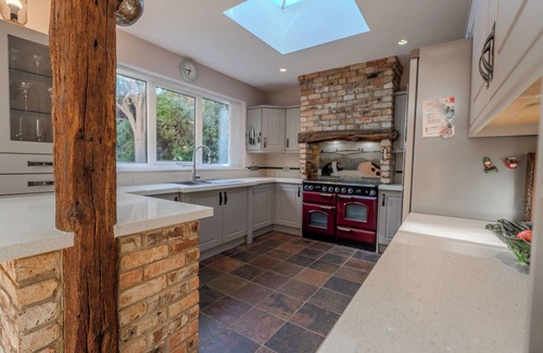 Eltham South House | GOLDEN GLOW NEST, Rustic Charm Meets Modern Living