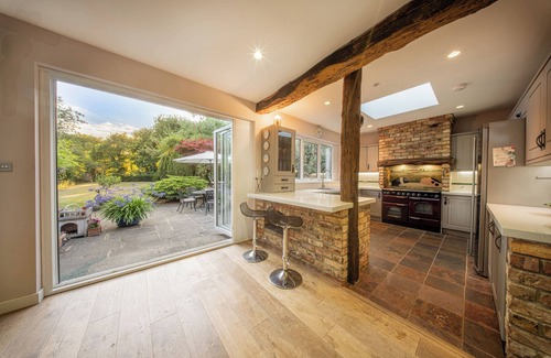 Eltham South House | GOLDEN GLOW NEST, Rustic Charm Meets Modern Living