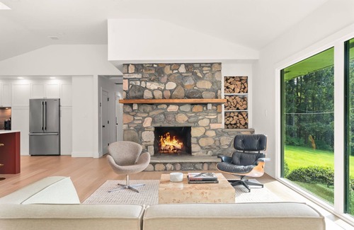 Rhinebeck House | Golden Hill: Light Filled w. Sunroom + Fireplace