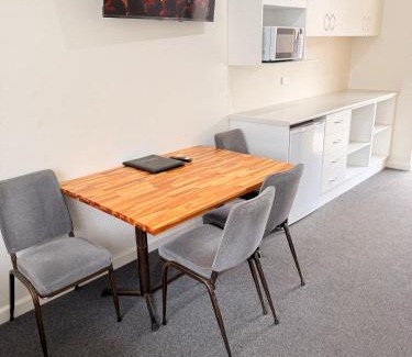Golden Square Hotel | Golden Hills Motel