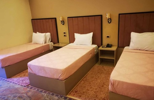 Al-Manshiyah Hotel | Golden Hoster