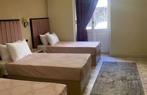 Al-Manshiyah Hotel | Golden Hoster