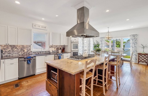 East Beach House | Golden Hour! The Perfect Beach Home, Private Heated Pool, Steps to Beach and Marsh, Sleeps 12