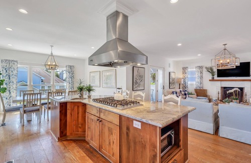 East Beach House | Golden Hour! The Perfect Beach Home, Private Heated Pool, Steps to Beach and Marsh, Sleeps 12
