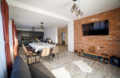 Toplita Villa | Golden House Banffy