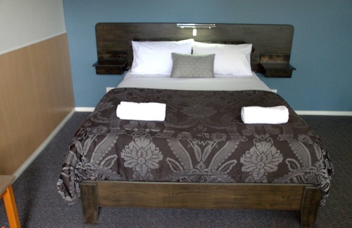 Myrtleford Hotel | Golden Leaf Motor Inn