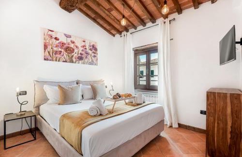 Pietrasanta Apartment | GOLDEN LUXE - Luxury Penthouse Duomo View Pietrasanta