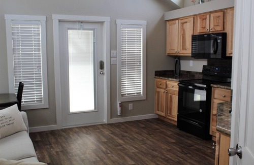 Aransas Pass Cabin | Golden Oak -Beautiful New Cottages - Perfect Getaway for Couples