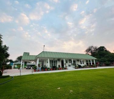 Jaipur District House | Golden Oriole House