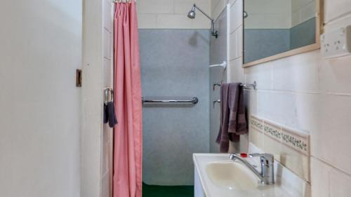 Peak Hill Hotel | Golden Peak Motel PeakHill