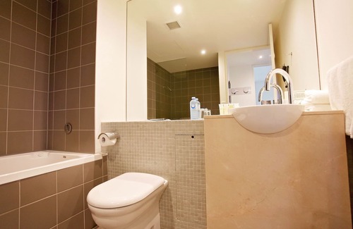 Wantirna Hotel | Golden Pebble Hotel