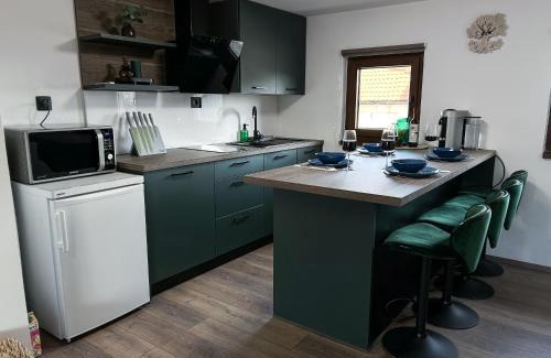 Vinica House | Golden Pinpoint
