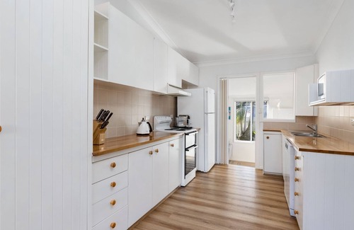 Culburra Beach House | Golden Sands - Pet Friendly - 2 Mins Walk to Beach