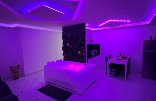 Poteries Apartment | Golden seconds: luxury and relaxation with private Jacuzzi and massage chair