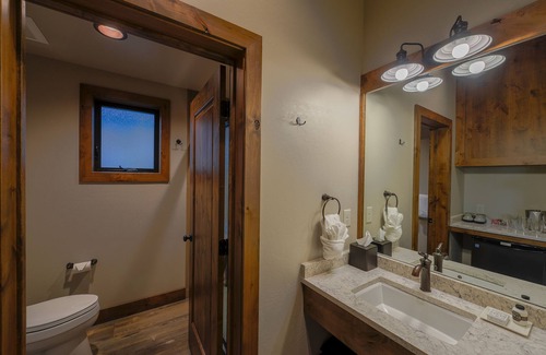 West Yellowstone Hotel | Golden Stone Inn