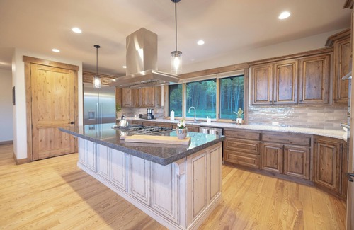 Victor House | Golden Stone Modern Cabin in Victor, ID at Teton Springs w/A/C & Hot Tub