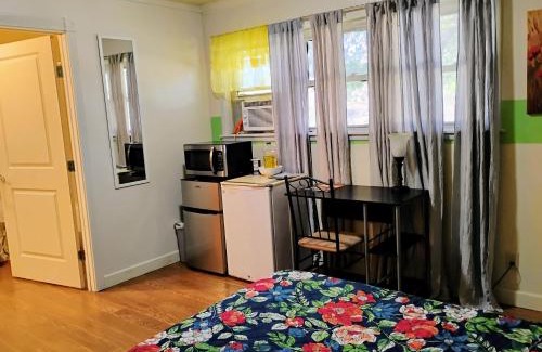 Lawton Apartment | Golden Sunflower's Apt G