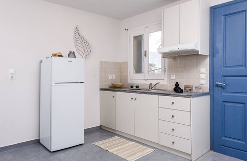 Agia Paraskevi House | Golden Sunrise Suites