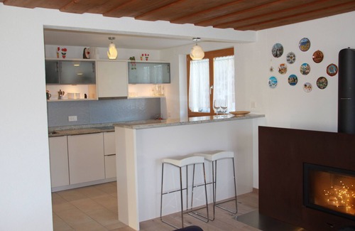 Sundlauenen Apartment | Golden view of the lake and Mountains