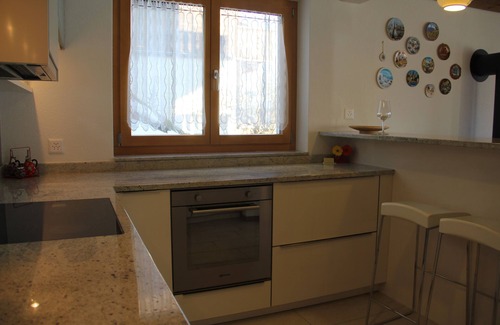 Sundlauenen Apartment | Golden view of the lake and Mountains